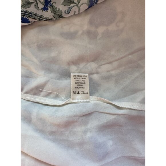 Max Studio Dress Size L Floral Smocked Waist White with Blue Print V-Neck NWT - Picture 8 of 8